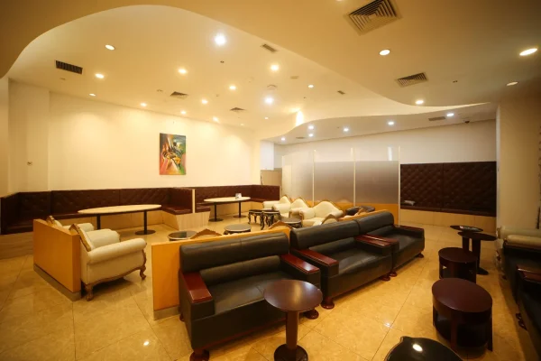 SALON FIRST CLASS – Image 2